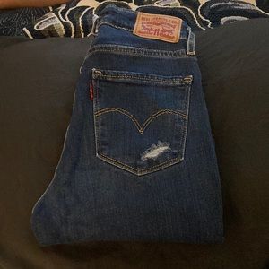 Women’s Levi’s jeans